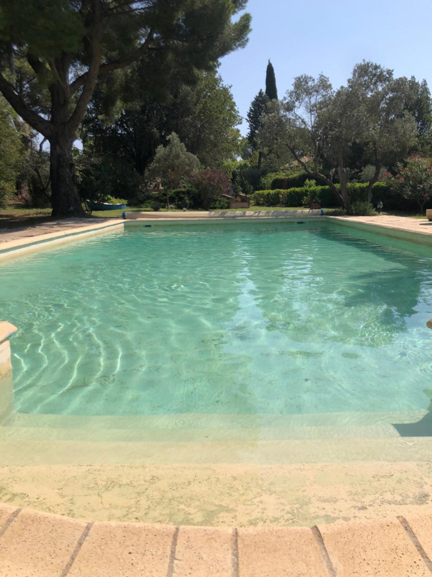 Gite En Provence Dans Grand Jardin Avec Piscine Partagee コルニヨン・コンフー エクステリア 写真